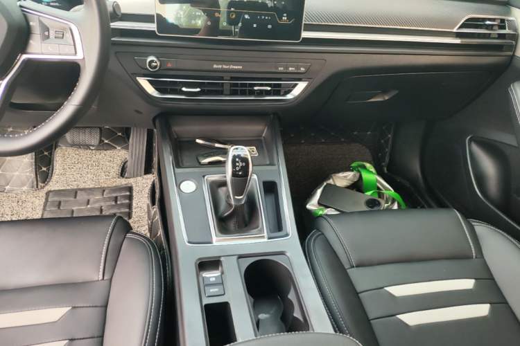 Used BYD Qin Pro 2019 Super Edition 1.5TI Automatic Smart Connect FENGSHANG Model China VI Standard Gear Lever