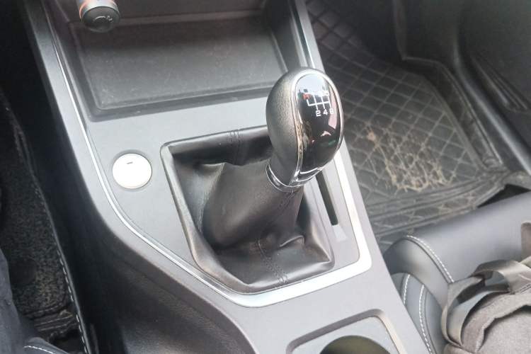 Used BYD Qin Pro 2019 Super Edition 1.5TI Manual Smart Connect Fierce Model China V Standard Gear Lever