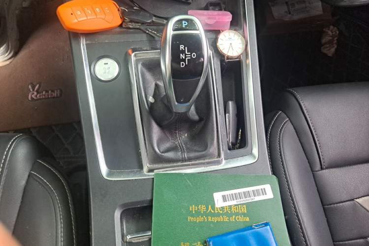 Used BYD Qin Pro 2019 Super Edition 1.5TI Automatic Smart Connect Dynamic Model China VI Standard Gear Lever