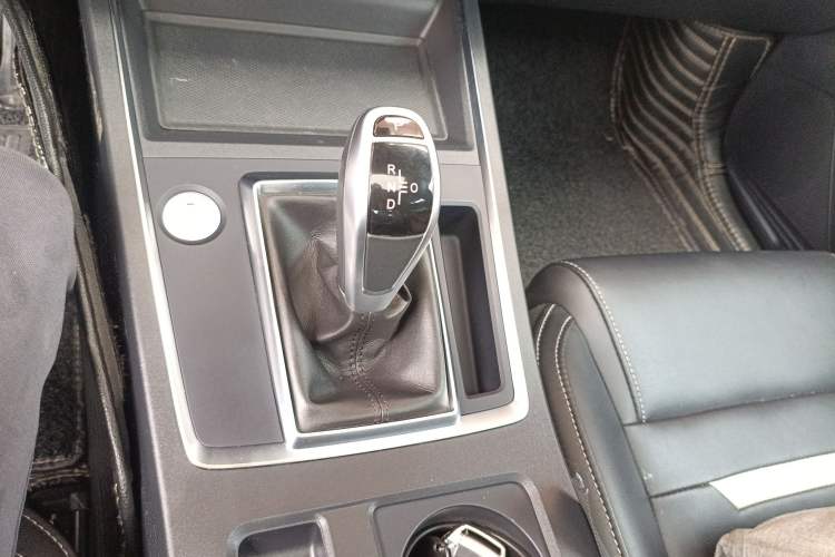 Used BYD Qin Pro 2019 Super Edition 1.5TI Automatic Smart Connect Flagship Model China V Standard Gear Lever