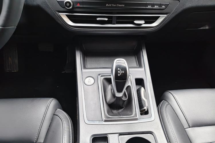 Used BYD Qin Pro 2019 Super Edition 1.5TI Automatic Smart Connect FENGSHANG Model China VI Standard Gear Lever