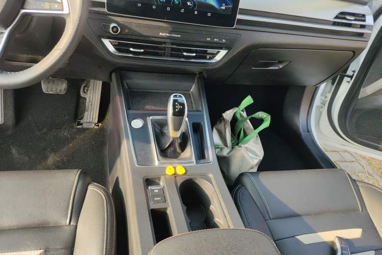 Used BYD Qin Pro 2019 Super Edition 1.5TI Automatic Smart Connect Brilliance Model China VI Standard Gear Lever
