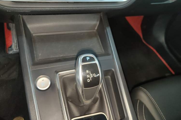 Used BYD Qin Pro 2019 Super Edition 1.5TI Automatic Smart Connect FENGSHANG Model China VI Standard Gear Lever