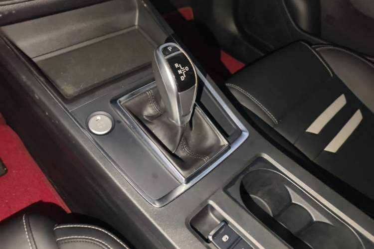 Used BYD Qin Pro 2019 Super Edition 1.5TI Automatic Smart Connect Flagship Model China V Standard Gear Lever