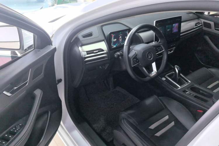 Used BYD Qin Pro 2019 Super Edition 1.5TI Automatic Smart Connect Brilliance Model China V Standard Interior 3