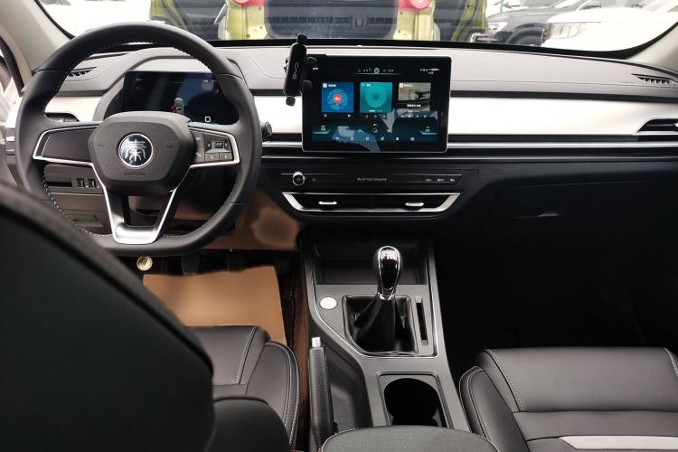 Used BYD Qin Pro 2019 Super Edition 1.5TI Manual Smart Connect Fierce Model China V Standard Interior 3
