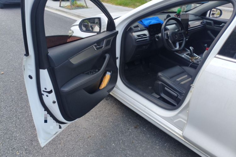 Used BYD Qin Pro 2019 Super Edition 1.5TI Automatic Smart Connect FENGSHANG Model China VI Standard Interior 3