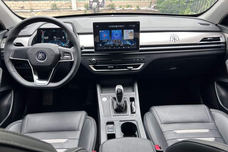 Used BYD Qin Pro 2019 Super Edition 1.5TI Automatic Smart Connect FENGSHANG Model China VI Standard Interior 3