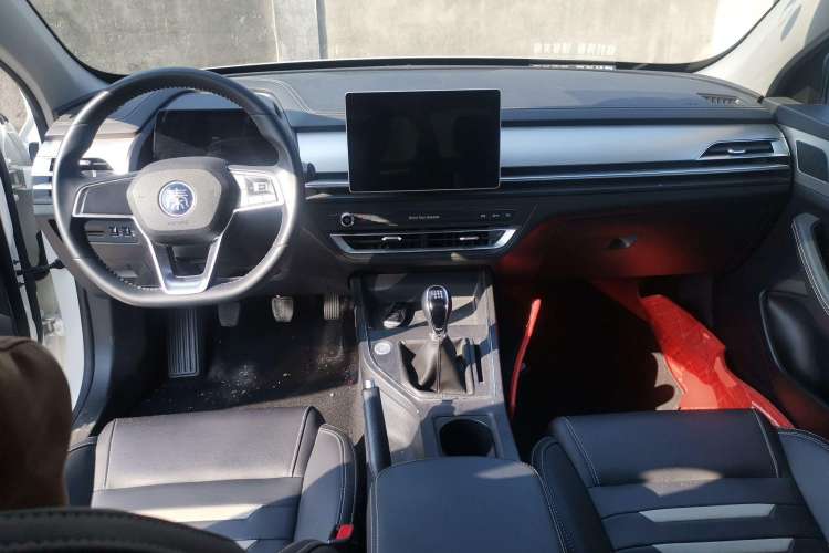 Used BYD Qin Pro 2019 Super Edition 1.5TI Manual Smart Connect Powerful Model China VI Standard Interior 3