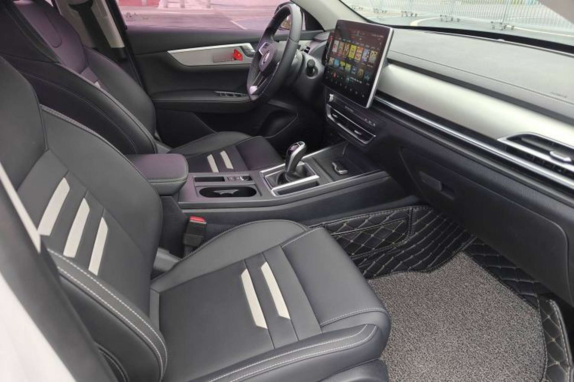 Used BYD Qin Pro 2019 Super Edition 1.5TI Automatic Smart Connect Flagship Model China V Standard Interior 4