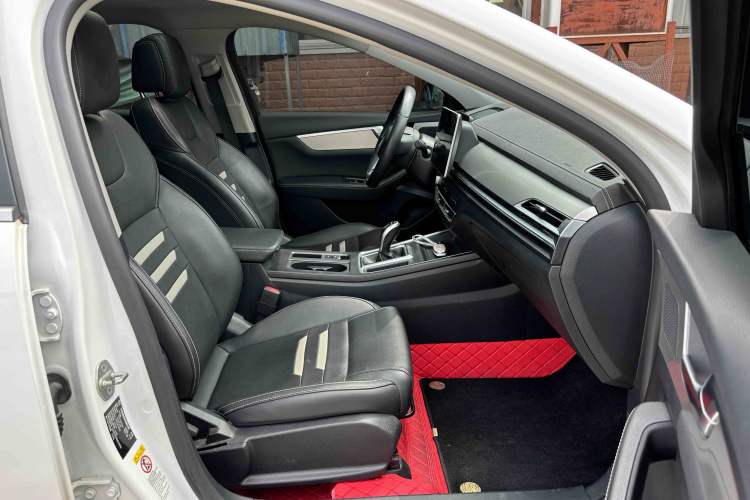 Used BYD Qin Pro 2019 Super Edition 1.5TI Automatic Smart Connect FENGSHANG Model China VI Standard Interior 4
