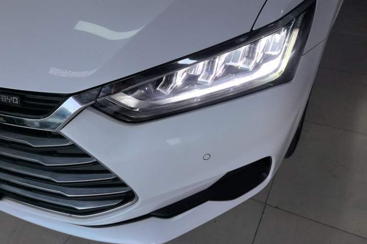 Used BYD Qin Pro 2019 Super Edition 1.5TI Automatic Smart Connect Brilliance Model China V Standard Left Front Headlight