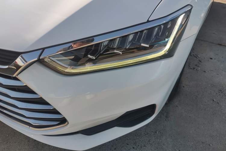 Used BYD Qin Pro 2019 Super Edition 1.5TI Manual Smart Connect Fierce Model China V Standard Left Front Headlight