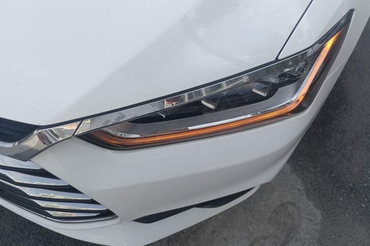 Used BYD Qin Pro 2019 Super Edition 1.5TI Manual Smart Connect Fierce Model China V Standard Left Front Headlight