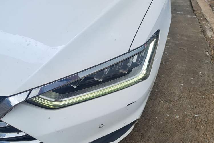 Used BYD Qin Pro 2019 Super Edition 1.5TI Automatic Smart Connect Enjoyment Model China VI Standard Left Front Headlight