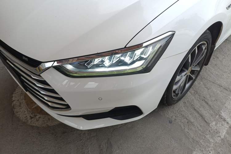 Used BYD Qin Pro 2019 Super Edition 1.5TI Automatic Smart Connect Flagship Model China V Standard Left Front Headlight