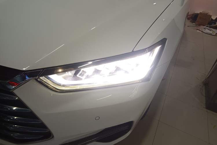 Used BYD Qin Pro 2019 Super Edition 1.5TI Automatic Smart Connect Flagship Model China V Standard Left Front Headlight