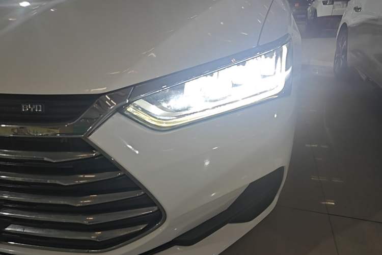 Used BYD Qin Pro 2019 Super Edition 1.5TI Automatic Smart Connect FENGSHANG Model China V Standard Left Front Headlight