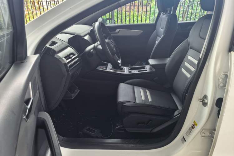 Used BYD Qin Pro 2019 Super Edition 1.5TI Automatic Smart Connect Enjoyment Model China VI Standard Left Front Seat