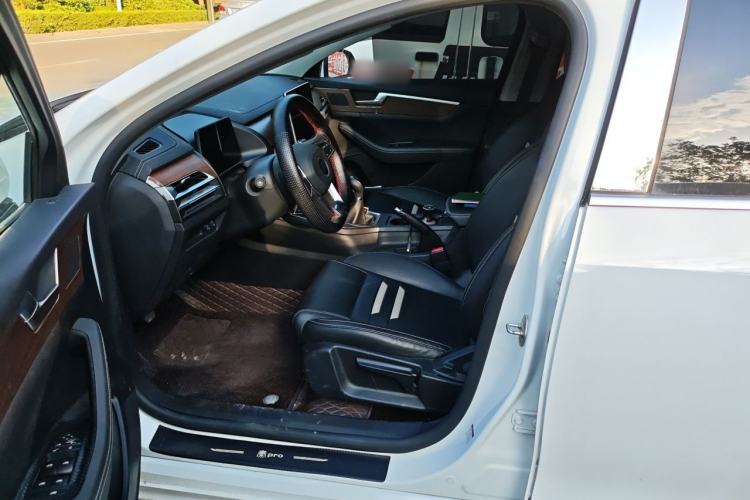 Used BYD Qin Pro 2019 Super Edition 1.5TI Manual Smart Connect Powerful Model China VI Standard Left Front Seat