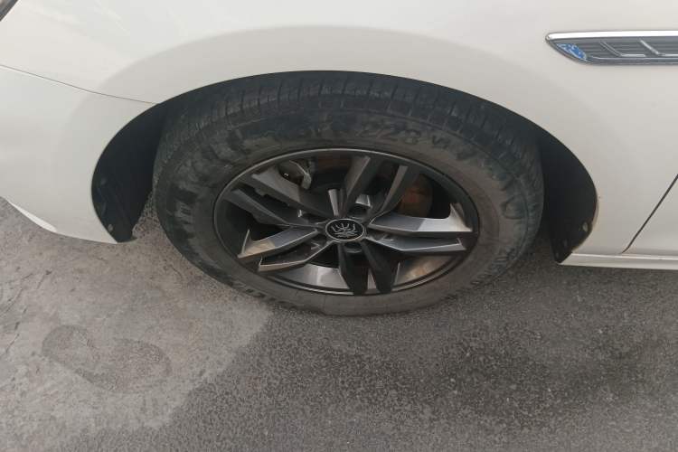 Used BYD Qin Pro 2019 Super Edition 1.5TI Manual Smart Connect Fierce Model China V Standard Left Front Wheel Hub