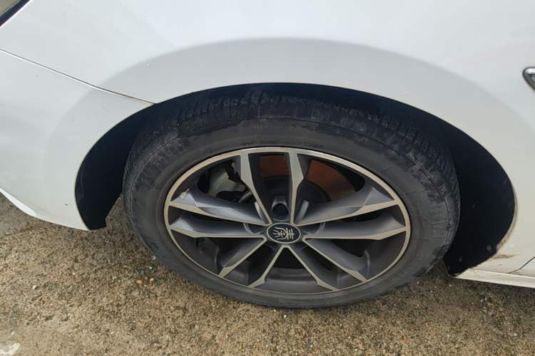 Used BYD Qin Pro 2019 Super Edition 1.5TI Automatic Smart Connect Enjoyment Model China VI Standard Left Front Wheel Hub