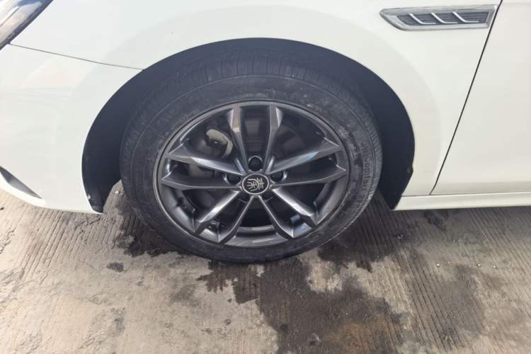 Used BYD Qin Pro 2019 Super Edition 1.5TI Automatic Smart Connect Enjoyment Model China VI Standard Left Front Wheel Hub