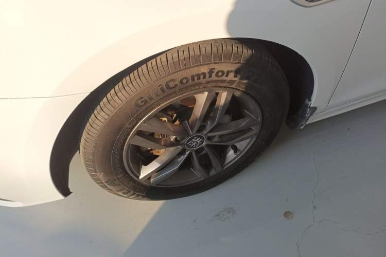 Used BYD Qin Pro 2019 Super Edition 1.5TI Automatic Smart Connect Dynamic Model China VI Standard Left Front Wheel Hub