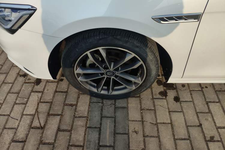 Used BYD Qin Pro 2019 Super Edition 1.5TI Automatic Smart Connect Brilliance Model China VI Standard Left Front Wheel Hub