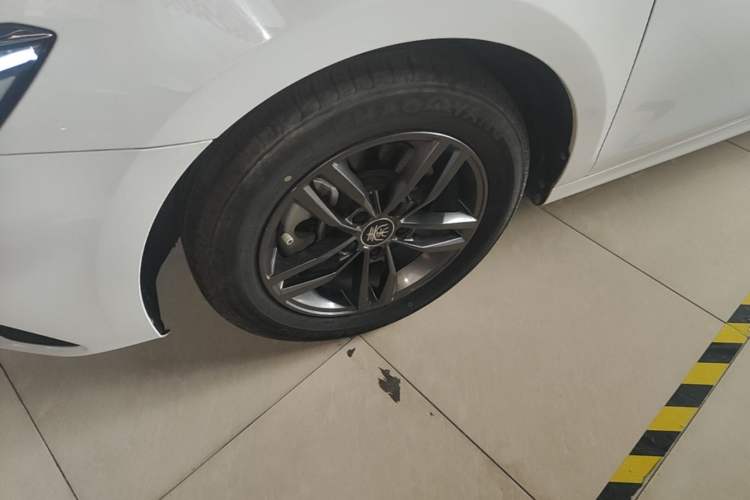 Used BYD Qin Pro 2019 Super Edition 1.5TI Automatic Smart Connect FENGSHANG Model China VI Standard Left Front Wheel Hub