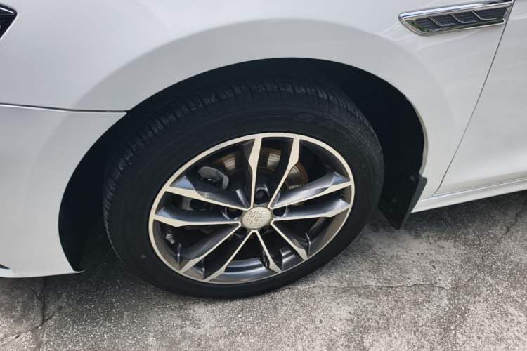 Used BYD Qin Pro 2019 Super Edition 1.5TI Automatic Smart Connect Flagship Model China V Standard Left Front Wheel Hub