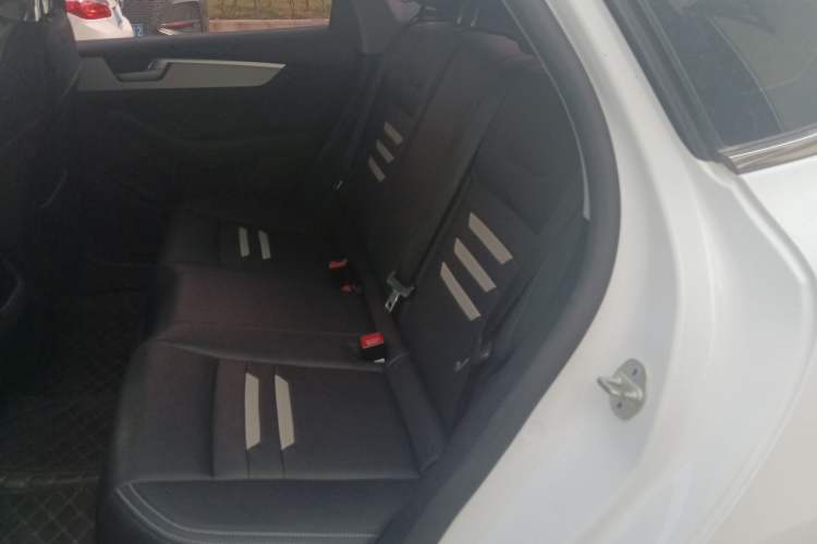 Used BYD Qin Pro 2019 Super Edition 1.5TI Manual Smart Connect Fierce Model China V Standard Left Rear Seat