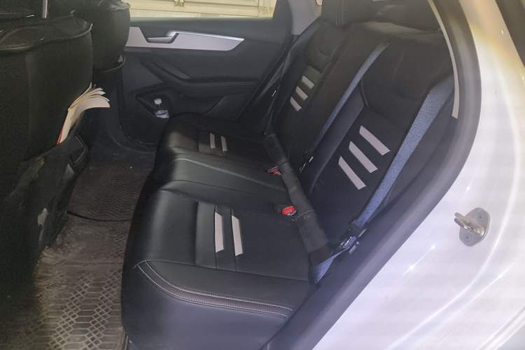 Used BYD Qin Pro 2019 Super Edition 1.5TI Automatic Smart Connect Dynamic Model China VI Standard Left Rear Seat