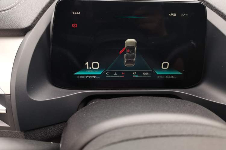 Used BYD Qin Pro 2019 Super Edition 1.5TI Manual Smart Connect Fierce Model China V Standard Odometer Close Up