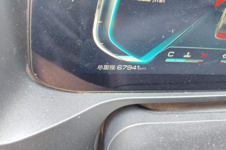 Used BYD Qin Pro 2019 Super Edition 1.5TI Automatic Smart Connect FENGSHANG Model China VI Standard Odometer Close Up
