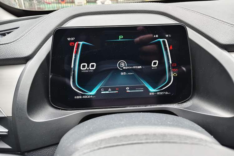 Used BYD Qin Pro 2019 Super Edition 1.5TI Automatic Smart Connect FENGSHANG Model China VI Standard Odometer Close Up