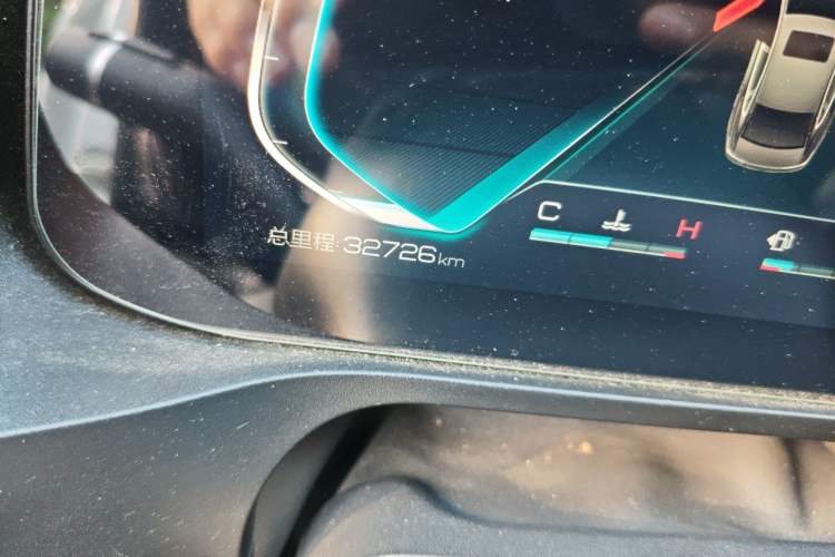Used BYD Qin Pro 2019 Super Edition 1.5TI Manual Smart Connect Powerful Model China VI Standard Odometer Close Up