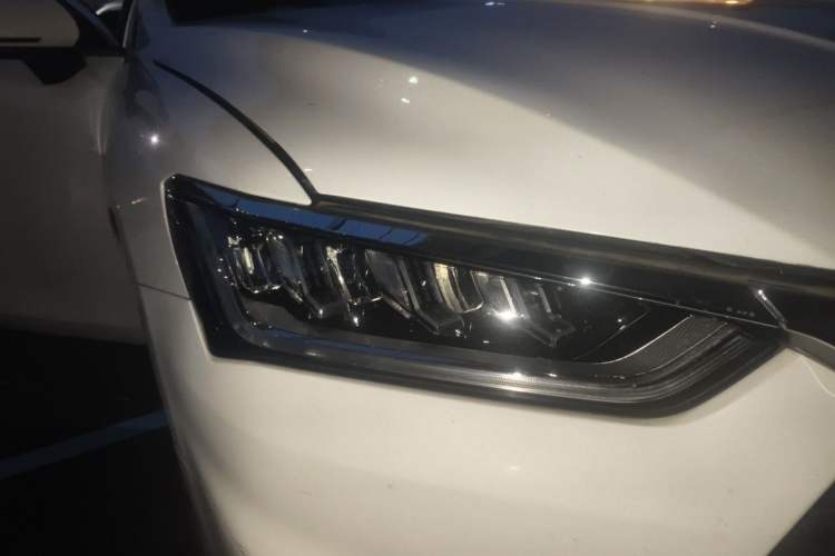 Used BYD Qin Pro 2019 Super Edition 1.5TI Automatic Smart Connect Dynamic Model China V Standard Right Front Headlight