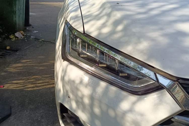 Used BYD Qin Pro 2019 Super Edition 1.5TI Automatic Smart Connect Dynamic Model China V Standard Right Front Headlight