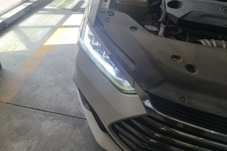 Used BYD Qin Pro 2019 Super Edition 1.5TI Automatic Smart Connect Dynamic Model China VI Standard Right Front Headlight