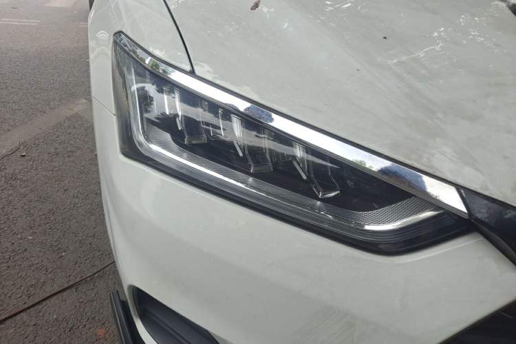 Used BYD Qin Pro 2019 Super Edition 1.5TI Automatic Smart Connect Dynamic Model China VI Standard Right Front Headlight