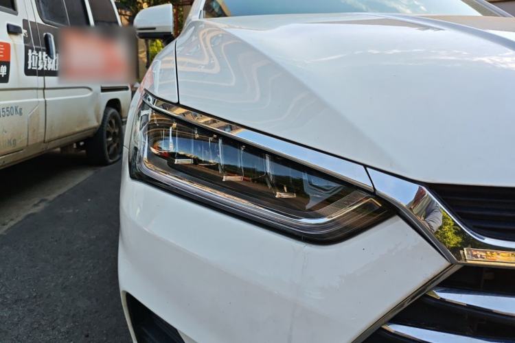 Used BYD Qin Pro 2019 Super Edition 1.5TI Manual Smart Connect Powerful Model China VI Standard Right Front Headlight