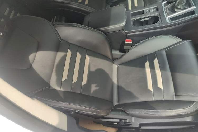 Used BYD Qin Pro 2019 Super Edition 1.5TI Automatic Smart Connect FENGSHANG Model China VI Standard Right Front Seat