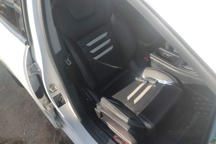 Used BYD Qin Pro 2019 Super Edition 1.5TI Manual Smart Connect Fierce Model China V Standard Right Front Seat