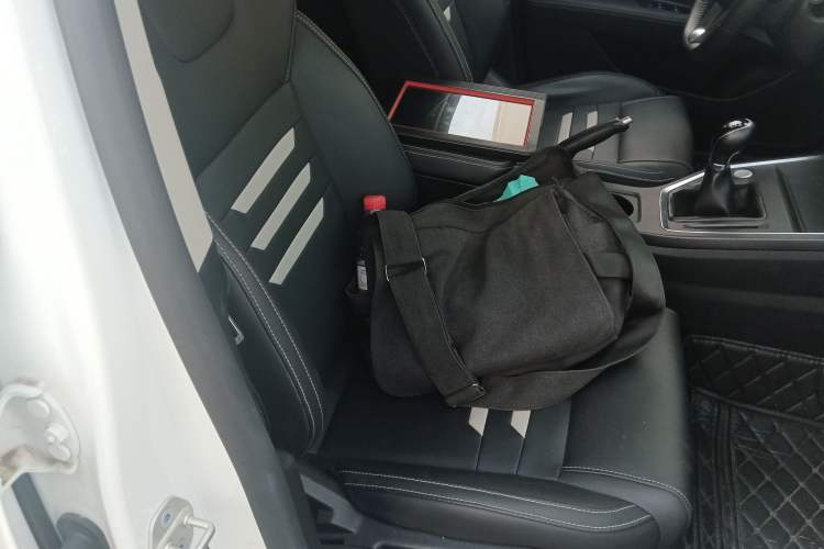 Used BYD Qin Pro 2019 Super Edition 1.5TI Manual Smart Connect Fierce Model China V Standard Right Front Seat
