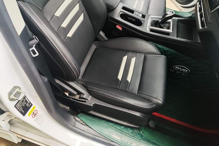 Used BYD Qin Pro 2019 Super Edition 1.5TI Automatic Smart Connect Enjoyment Model China VI Standard Right Front Seat
