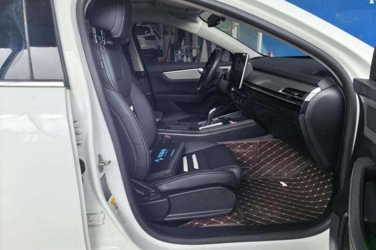 Used BYD Qin Pro 2019 Super Edition 1.5TI Automatic Smart Connect Enjoyment Model China VI Standard Right Front Seat