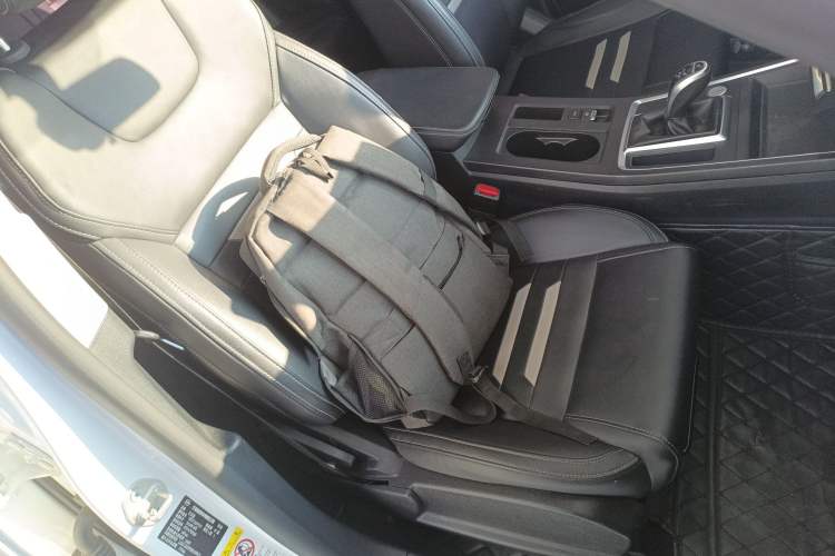 Used BYD Qin Pro 2019 Super Edition 1.5TI Automatic Smart Connect Dynamic Model China VI Standard Right Front Seat