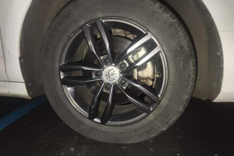 Used BYD Qin Pro 2019 Super Edition 1.5TI Automatic Smart Connect Dynamic Model China V Standard Right Front Wheel Hub