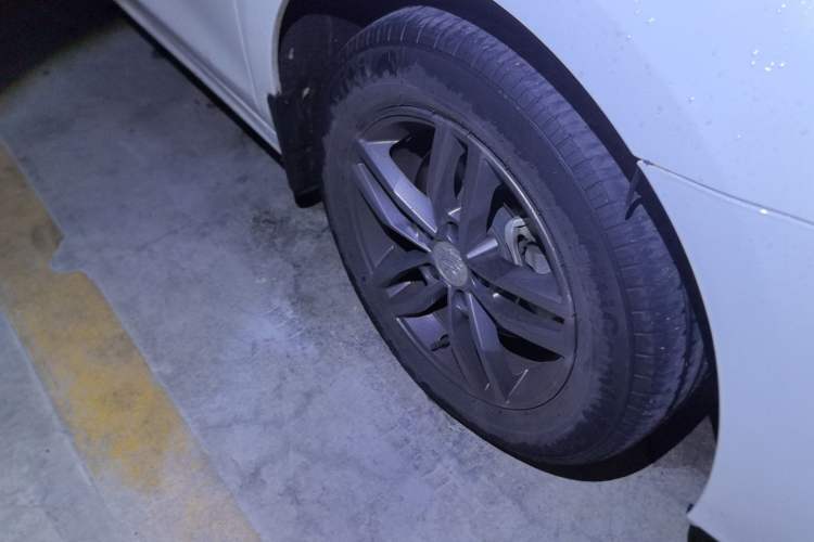 Used BYD Qin Pro 2019 Super Edition 1.5TI Automatic Smart Connect FENGSHANG Model China V Standard Right Front Wheel Hub